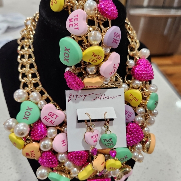 🔹️Betsey Johnson🔹️Think Pink Sweetheart Candy Toggle Bracelet Necklace 2 Piece - Picture 9 of 11